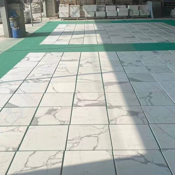 Calacatta-marble-veneer-sheets